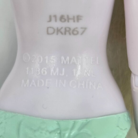 Mattel Ever After High Epic Winter Crystal Winter Girl Doll - Picture 3 of 6